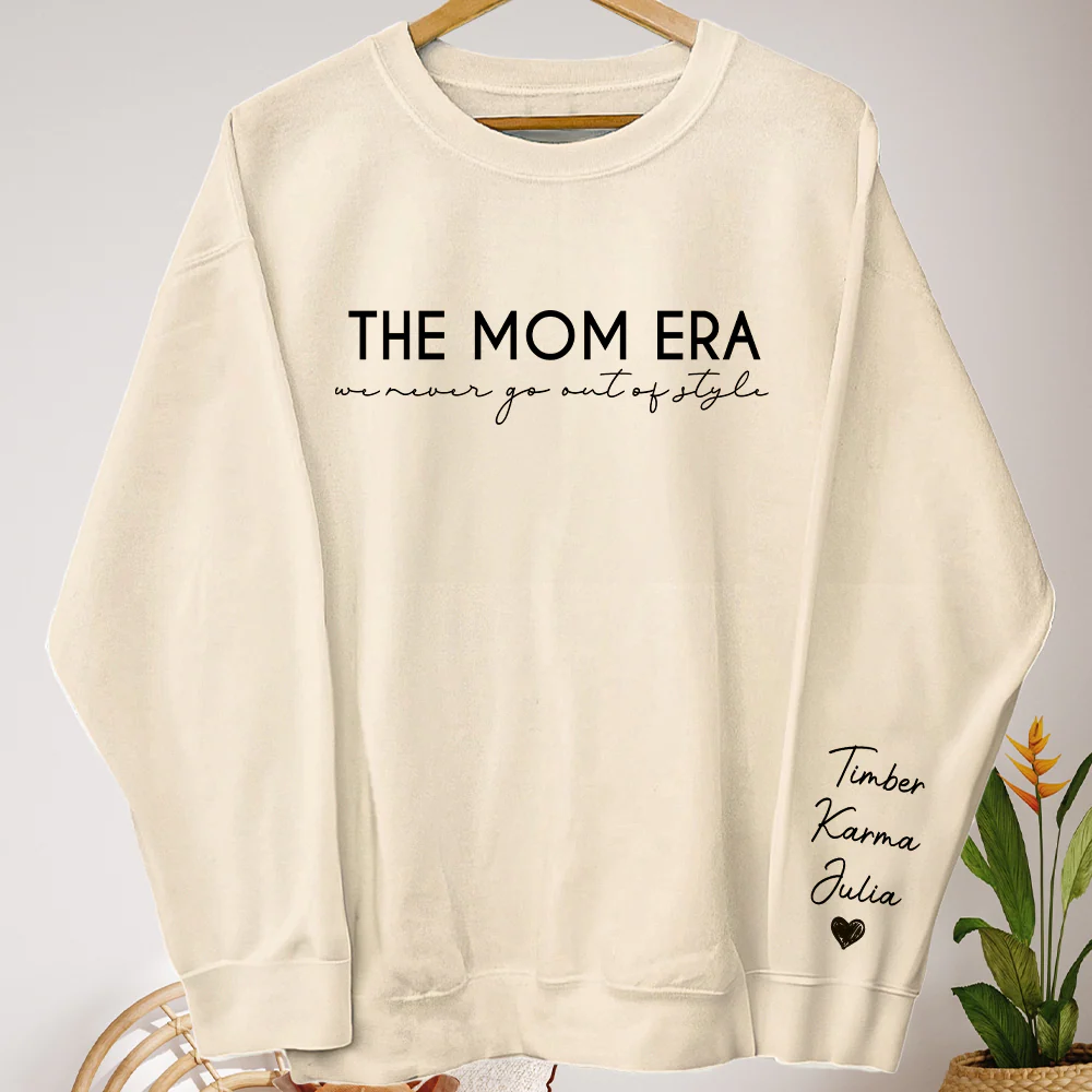The Mom Era We Never Go Out Of Style - Personalized Sweatshirt - Image 2